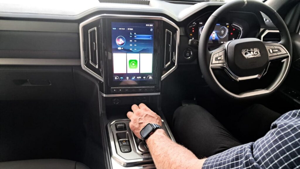JAC bakkie Touch Screens Infortainment and steering